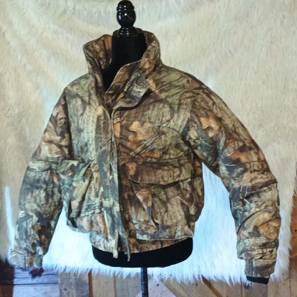 Cabela's women's camo jacket. - Picture 3 of 7